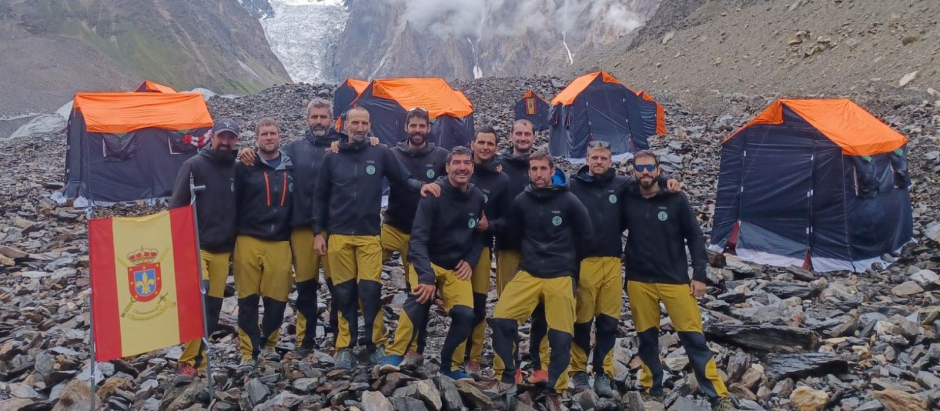 Los once integrantes de la expedición instalaron el campamento base el pasado 25 de julio