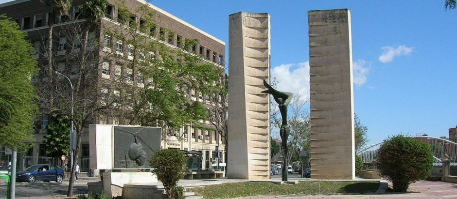 Monumento en honor de Juna de la Cierva en Murcia