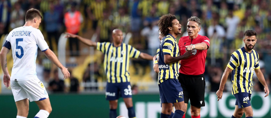 Imagen del partido jugado en Estambul entre Fenerbahçe y Dinamo de Kiev