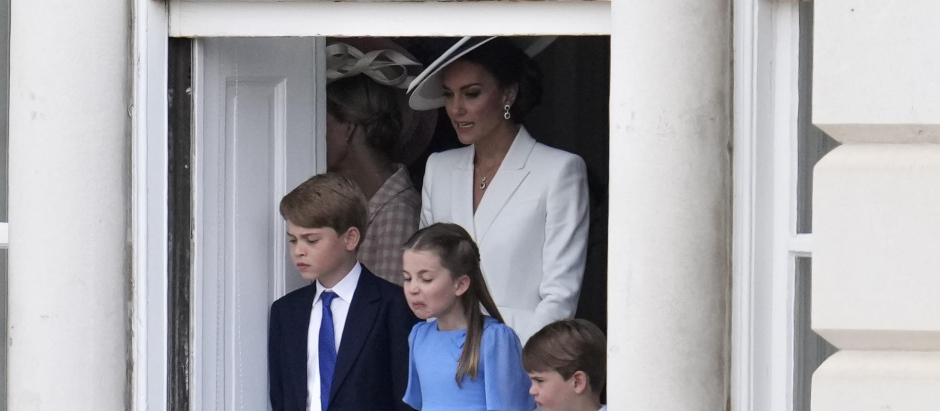 Kate Middleton, con sus tres hijos