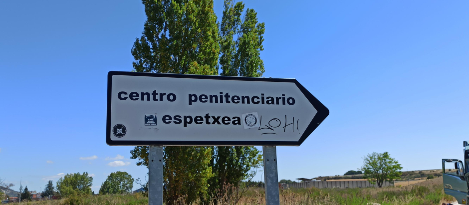 Cartel indicativo de la cárcel de Pamplona