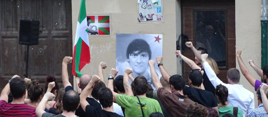 Cada año se celebra en Pamplona un acto en recuerdo del etarra muerto en un enfrentamiento con la Policía, Mikel Castillo