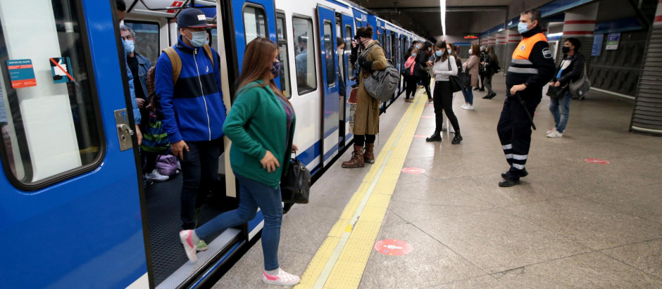 Today, Monday, the first working day with the new mobility restrictions due to the second wave of Covid-19 in Madrid,
Madrid, Spain; 05/10/2020.- Metro.