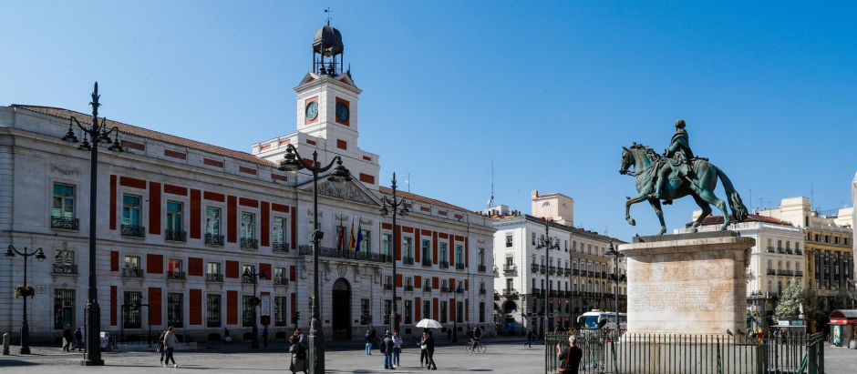 Puerta del Sol y edificio de la Real Casa de Correos