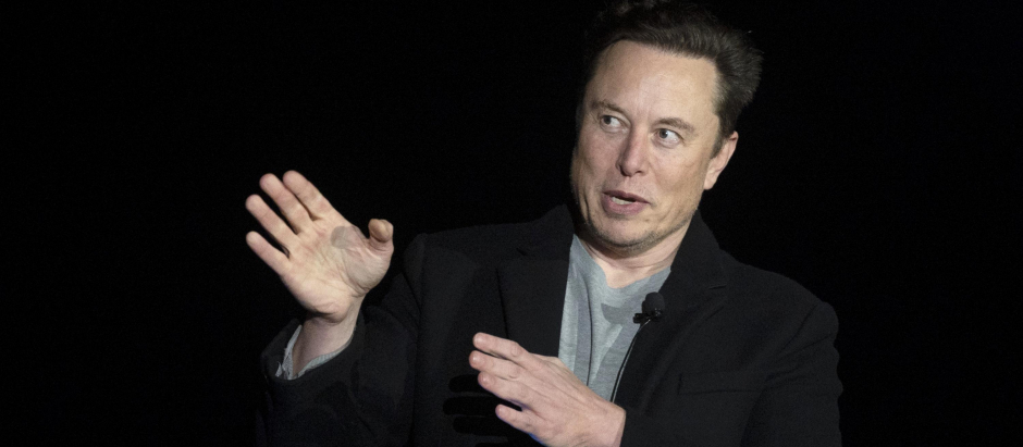 Elon Musk durante una conferencia en una imagen de febrero de 2022