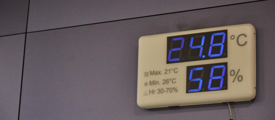 Un termómetro que no supera los 27 º.