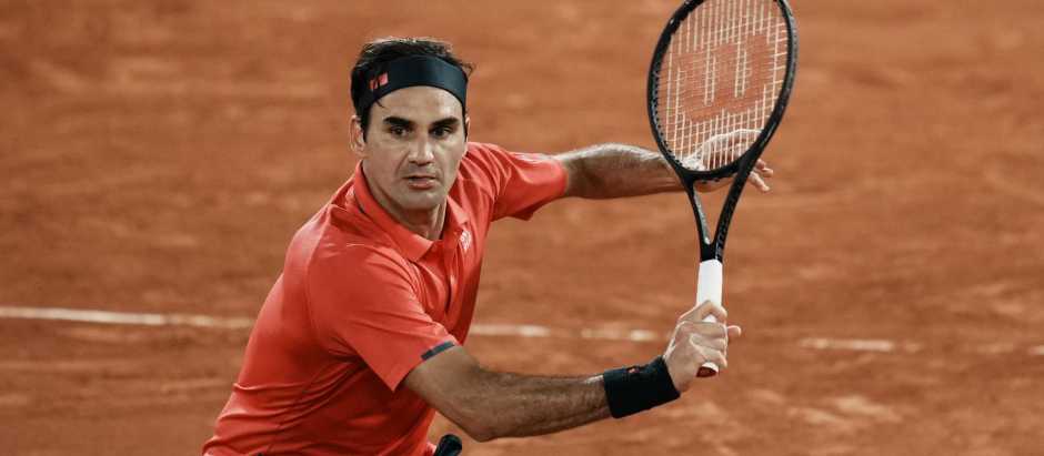 Roger Federer en un partido de Roland Garros 2021