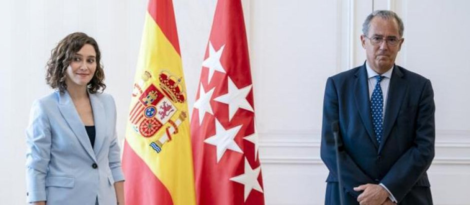 La presidenta de la Comunidad de Madrid, Isabel Díaz Ayuso, y Enrique Ossorio
