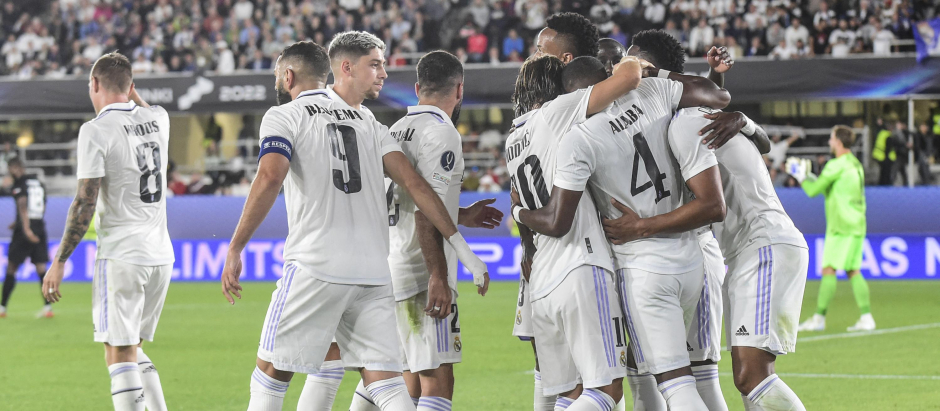 Los jugadores del Real Madrid celebran el gol al Eintracht