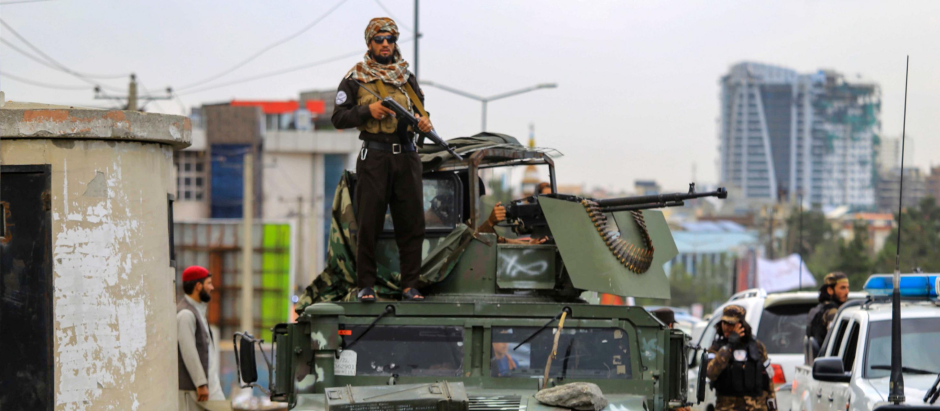 Patrulla talibán Kabul