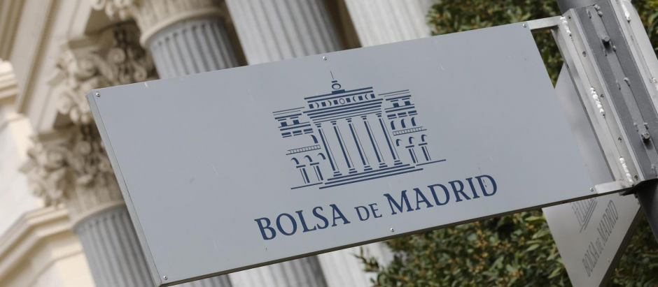Cartel colocado en las inmediaciones del edificio de La Bolsa de Madrid