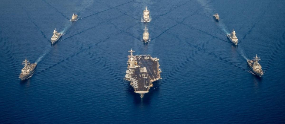 El portaaviones nuclear de Estados Unidos Harry S. Truman y su grupo de combate de la OTAN navegan en el Mediterráneo