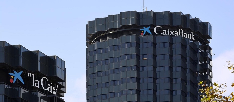 CaixaBank lidera el aumento de ingresos por comisiones.