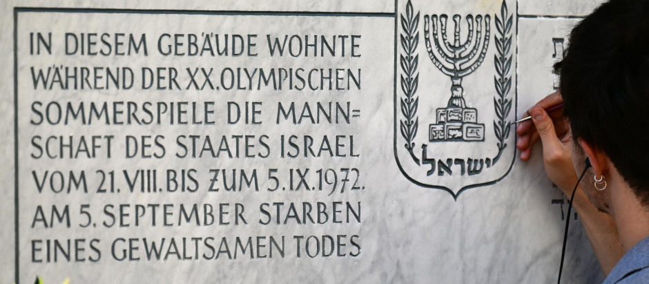 La placa que recuerda, en el Olímpico de Múnich, a los deportistas israelís asesinados en los JJ.OO. de 1972