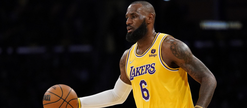 Lebron James renueva dos años más con los Lakers