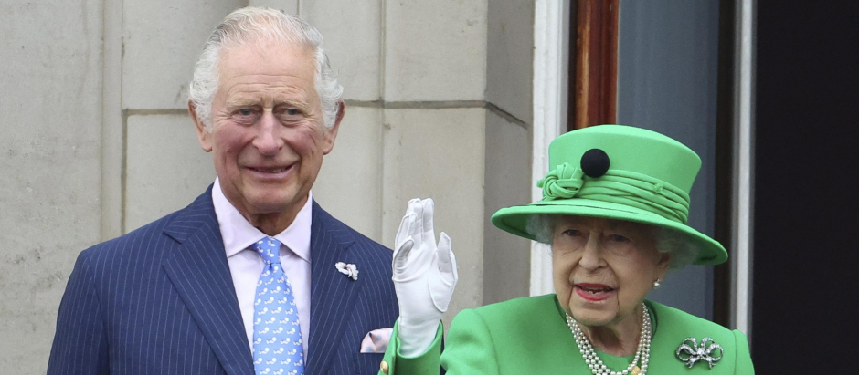 Prince Charles of Wales, Queen Elizabeth II, on the balcony of BuckinghamPalace at the end of the Platinum Jubilee Pageant, on day four of the Platinum Jubilee celebrations.