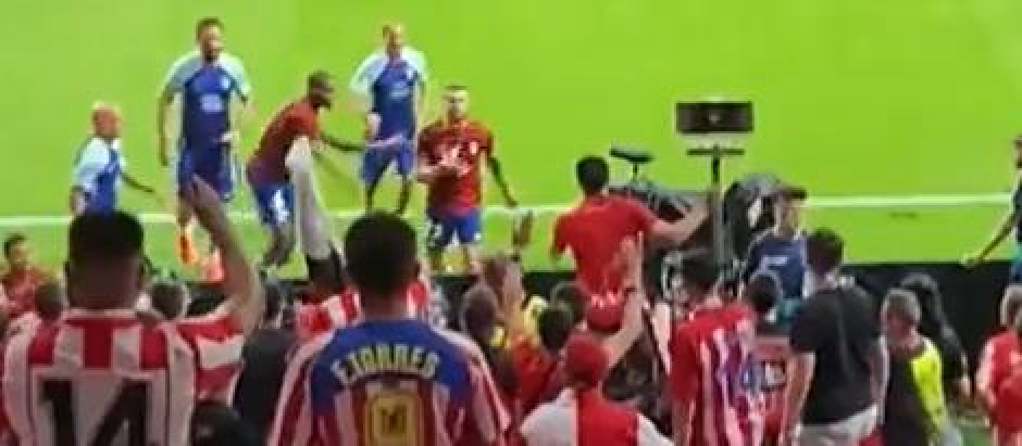Mario Hermoso se encaró con algunos aficionados tras el Atlético - Villarreal