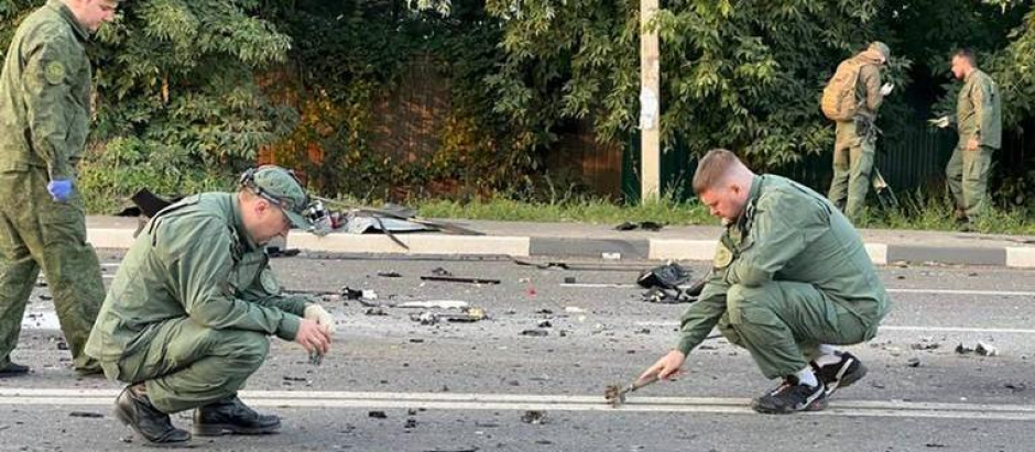 Investigadores rusos recogen evidencias en el lugar del atentado