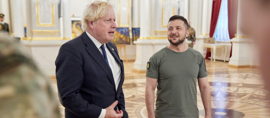 Boris Johnson junto con Volodímir Zelenski en Kiev