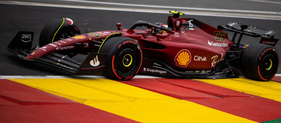 Carlos Sainz, en una de las curvas del circuito de Spa en Bélgica