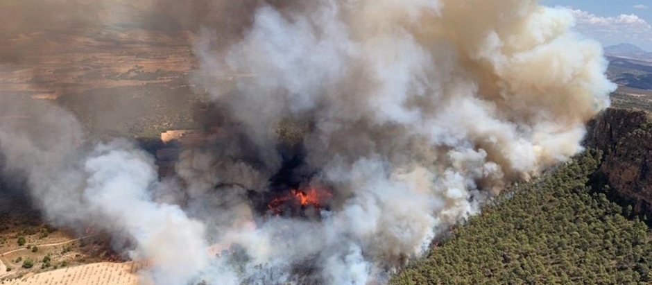 27/08/2022 Imagen del incendio en la Sierra Larga de Jumilla, Murcia