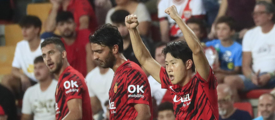 Kang-in Lee celebra su gol al Rayo, el segundo de Mallorca en Vallecas