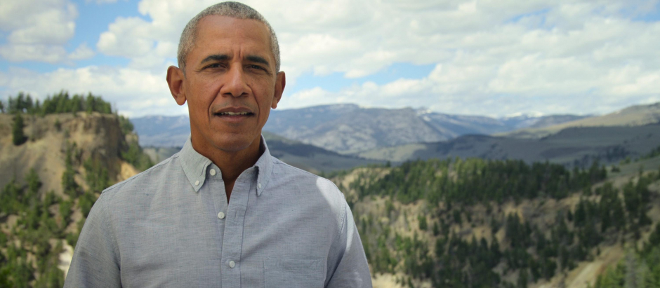 Barack Obama en un fotograma del documental 'Our great National Parks', delante del Yellowstone National Park