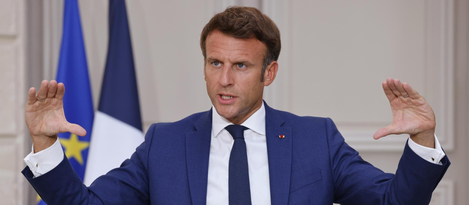 El presidente de Francia, Emmanuel Macron, se dirige a los medios de comunicación tras una conferencia