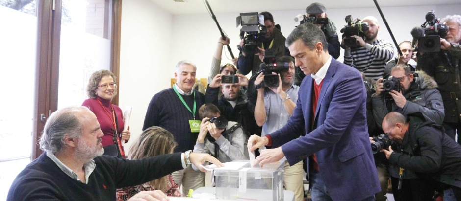 Pedro Sánchez votando en las últimas elecciones generales