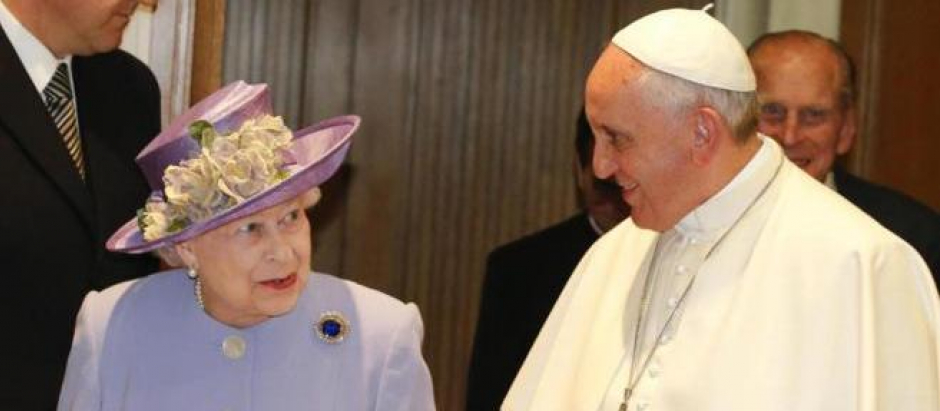 El Papa Francisco, con Isabel II