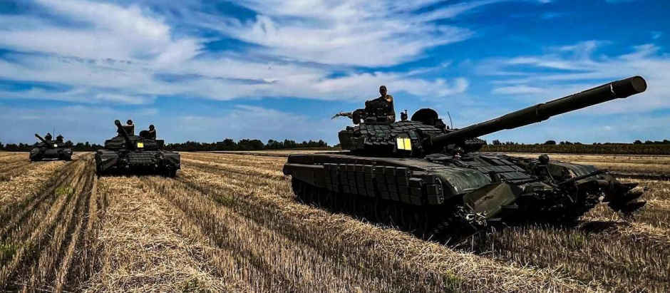 Tanques ucranianos durante el avance en el Este