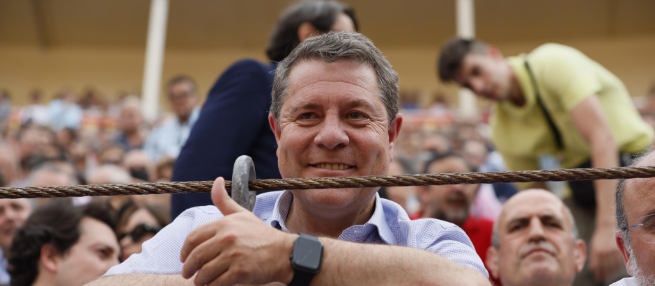 El presidente de la Junta de Comunidades de Castilla-La Mancha, Emiliano García-Page, asiste a la corrida de la Feria de San Isidro en la Plaza de Las Ventas