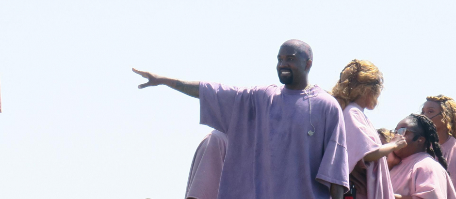 El cantante Kanye West en Sunday Service at the Mountain en el Festival de Música de Coachella
