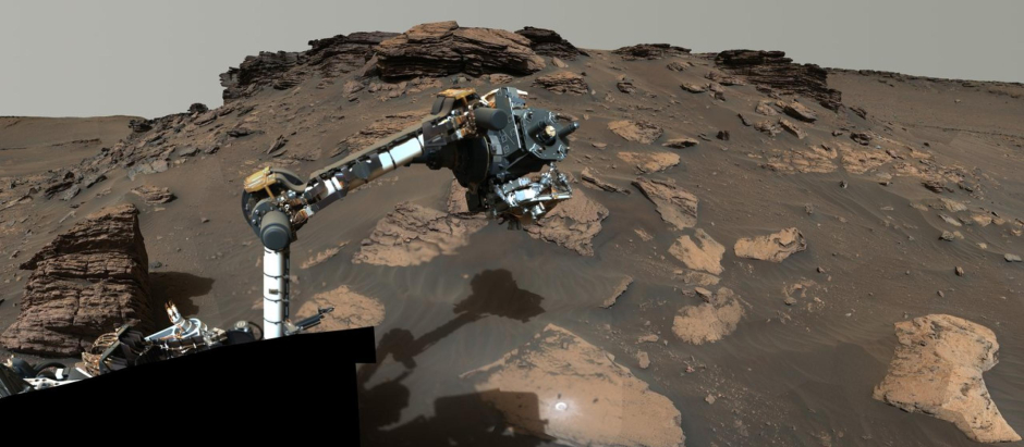 El rover trabaja alrededor de un afloramiento rocoso llamado “Skinner Ridge”