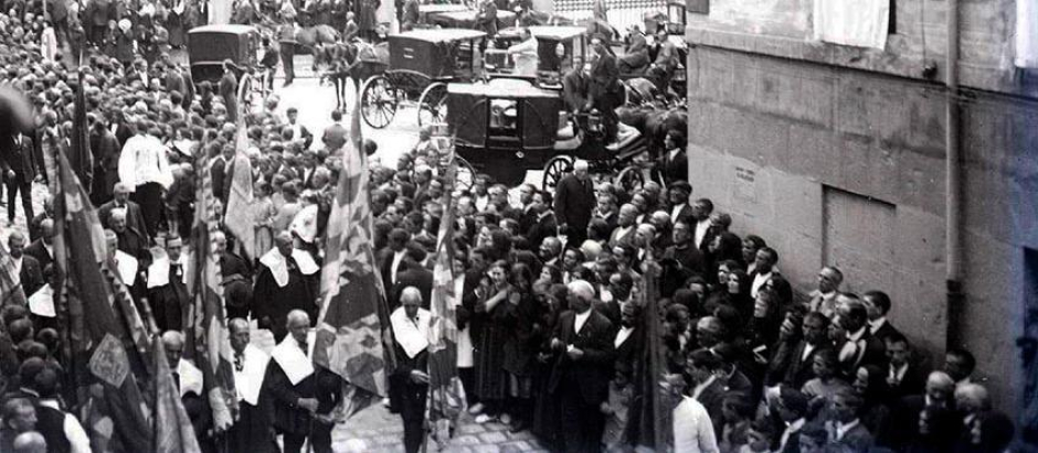 Paso procesional de la Virgen del Sagrario en la procesión del 24 de septiembre de 1922