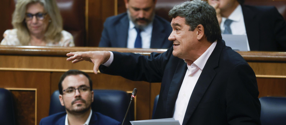 Alberto Garzón promovió protestas contra Escrivá por las pensiones que el Gobierno tuvo que detener