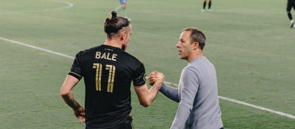 Gareth Bale junto a su entrenador en Los Ángeles