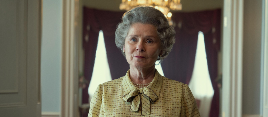 Imelda Staunton interpreta a la Reina Isabel II a partir de la quinta temporada de The Crown, que se estrenará en noviembre