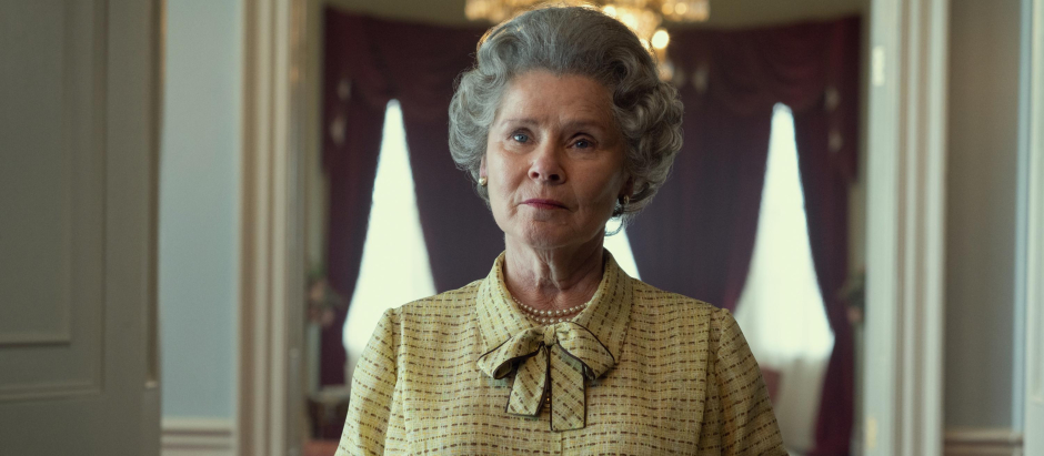 Imelda Staunton interpreta a la Reina Isabel II a partir de la quinta temporada de <i>The Crown</i>, que se estrenará en noviembre