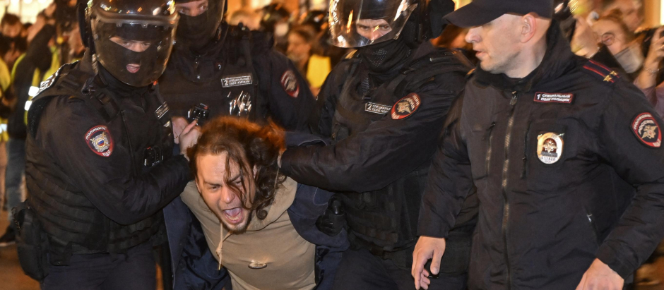 Un hombre es detenido en Moscú tras protestar contra el anuncio de una ofensiva a gran escala contra Ucrania