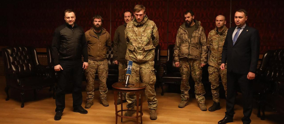 Algunos de los comandantes de Azovstal tras su liberación