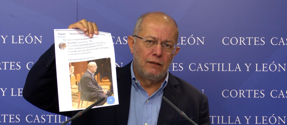 Igea pide la renuncia de Pollán por «manchar» su nombre en Twitter y amenaza con ir a Tribunales