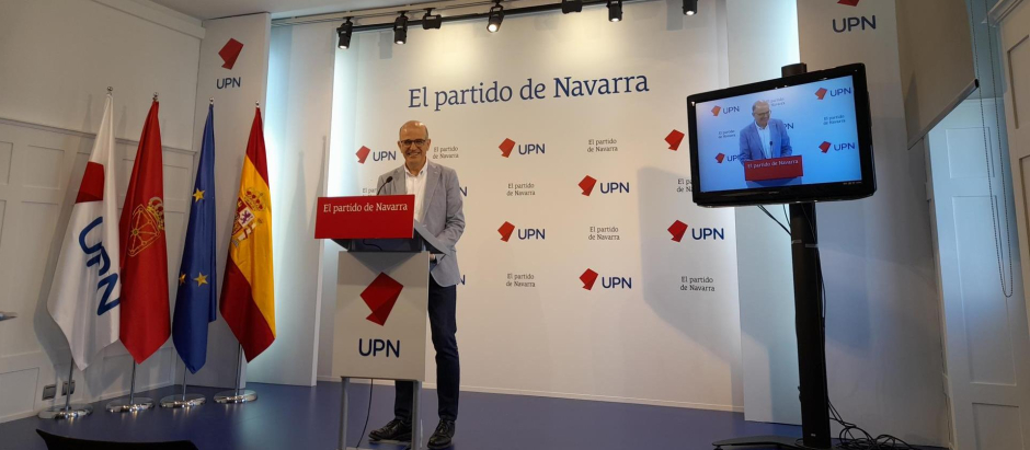 El senador de UPN por Navarra, Alberto Catalán, durante una rueda de prensa