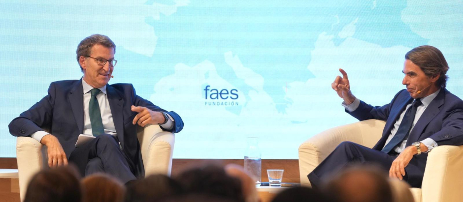 Feijóo y Aznar en el foro organizado por FAES