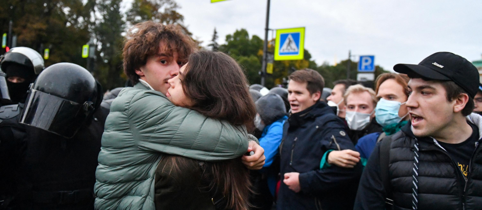 Miles de jóvenes se han manifestado en contra de la movilización anunciada por el presidente Putin