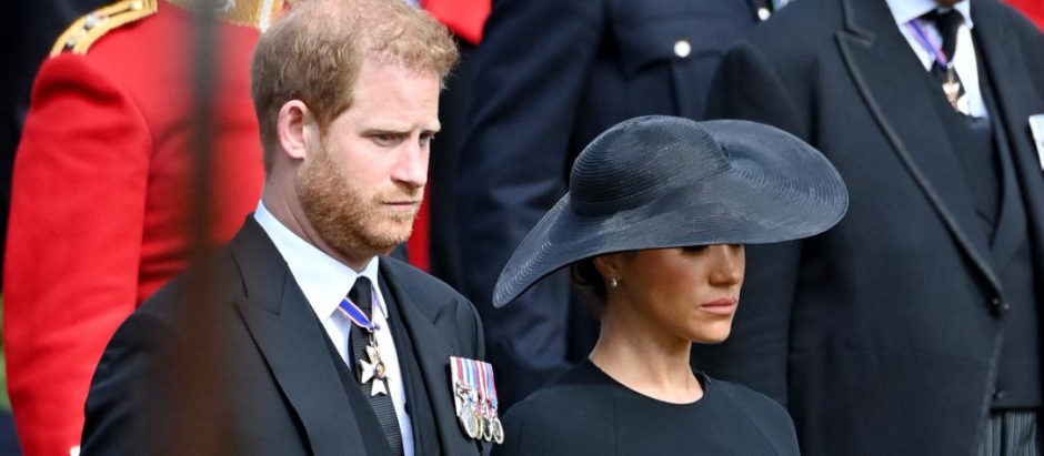 Meghan Markle , Duchess of Sussex, and Prince Harry during the carriage procession for Queen Elizabeth II's state funeral from London to Windsor on 19 September 2022