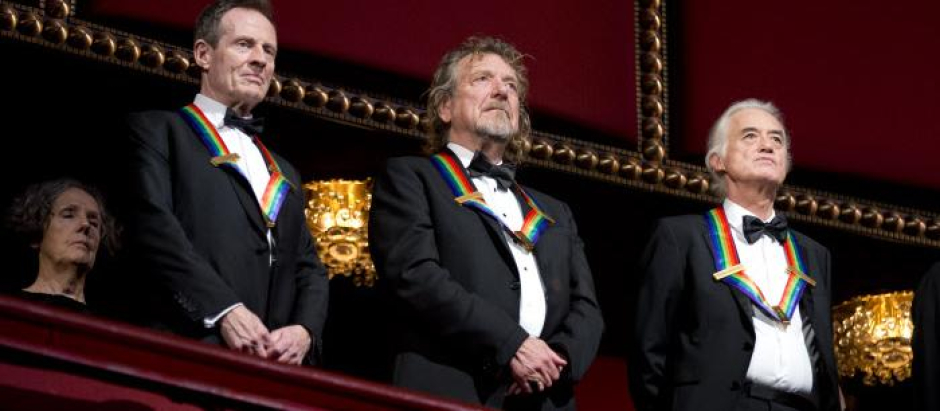 John Paul Jones, Robert Plant y Jimmy Page, miembros de la banda Led Zeppelin, en la gala de los Kennedy Center Honors en 2012 .