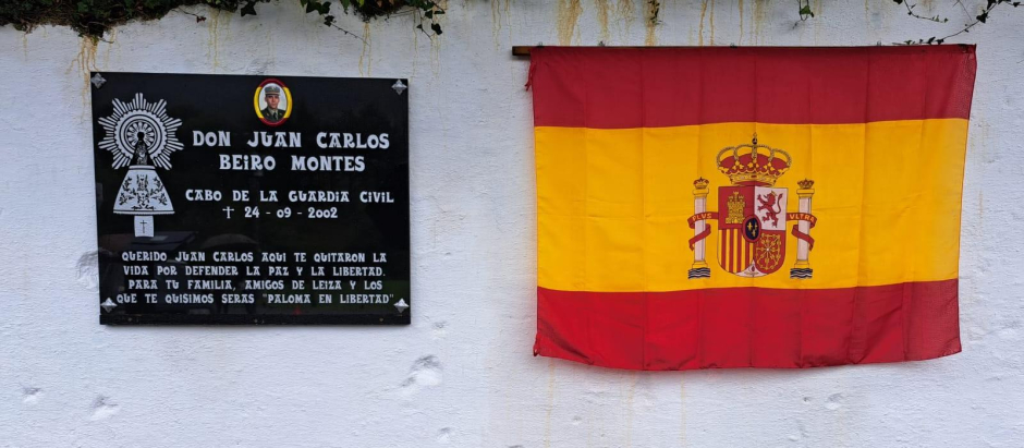 Una placa recuerda cada 24 de septiembre al cabo de la Guardia Civil, Juan Carlos Beiro, asesinado por ETA en 2002