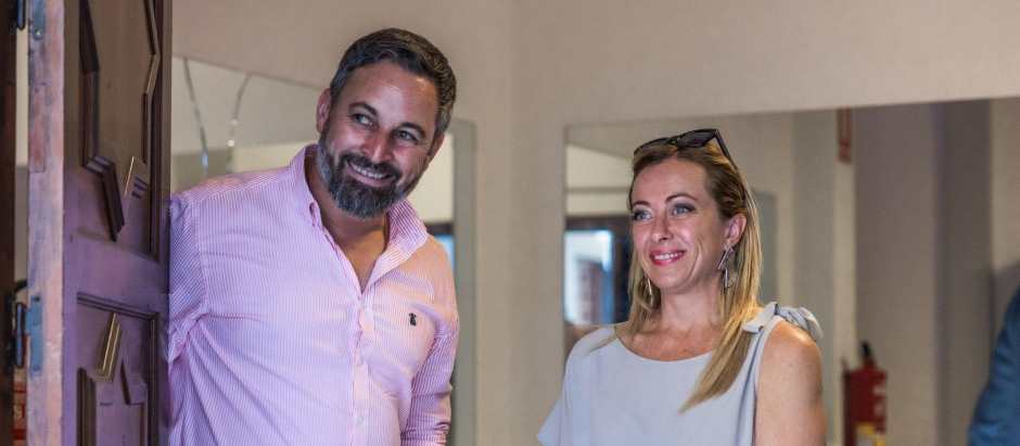 El líder de Vox, Santiago Abascal, junto a la líder de Fratelli d'Italia, Giorgia Meloni