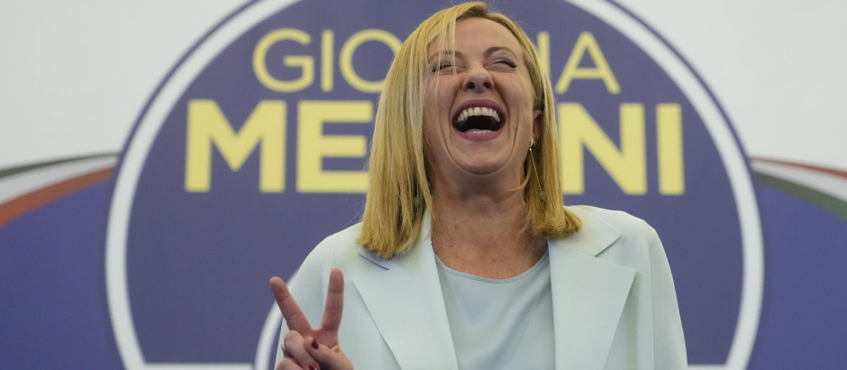 La líder de Fratelli d'Italia, Giorgia Meloni, celebra su victoria en las elecciones del pasado domingo